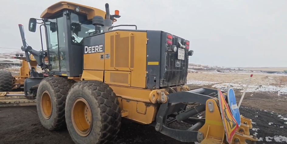  John Deere 670G